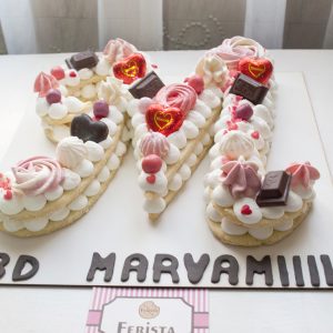 2 6 300x300 - کیک حرف M فانتزی