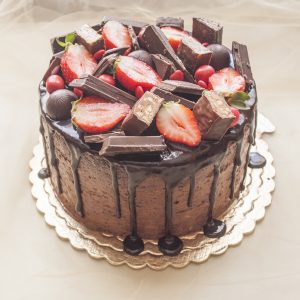 pg 3 300x300 - کیک تولد شکلاتی لوکس