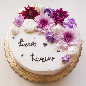کیک خامه ای با طرح گل