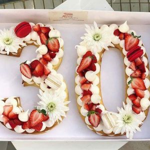 کیک سابله عدد 30 توت فرنگی گل