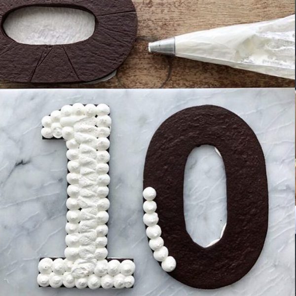 0 F 99 600x600 - سابله کیک عدد 10  شکلات خامه ای