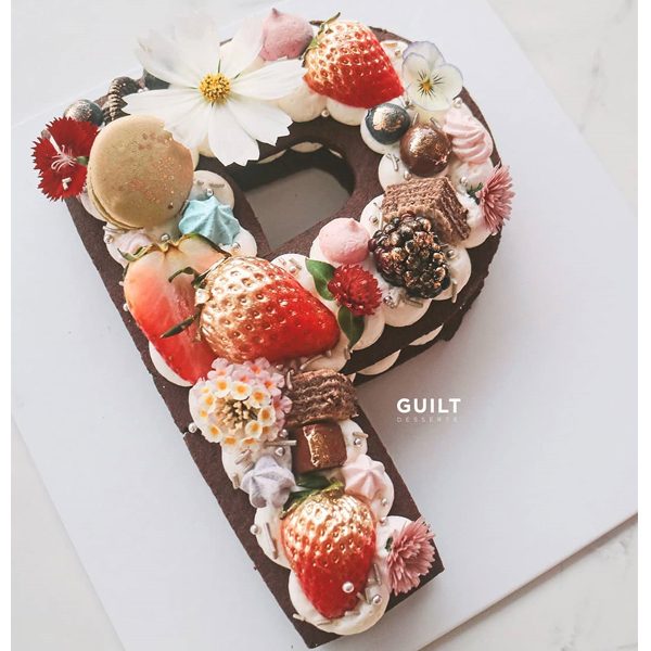 guiltdesserts 15 600x600 - بیسکوکیک  حرف P شکلاتی تم رنگی