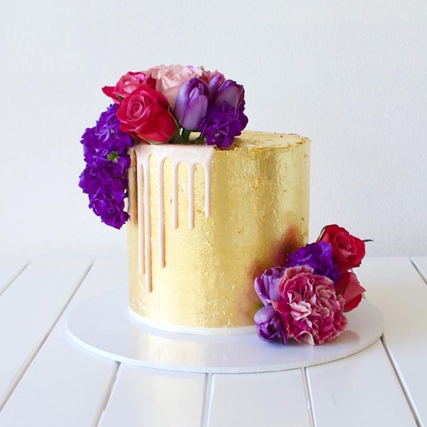 deliciousbysara 13 600x600 - سفارش کیک تولد  طلایی با گل