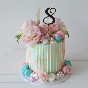 deliciousbysara 15 300x300 - سفارش کیک تولد با گل و ماکارون آبی