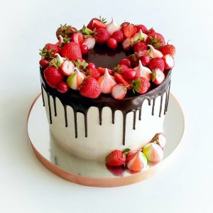 سفارش کیک تولد میوه ای شکلاتی