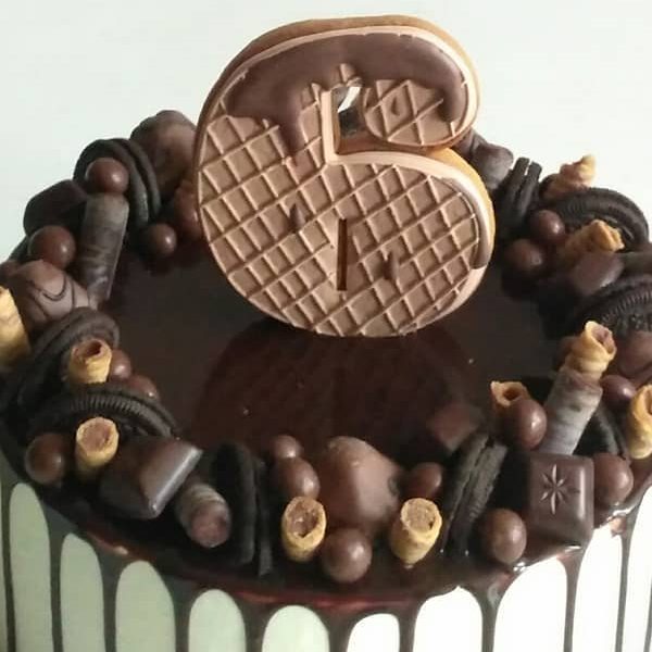 imfalji 58 600x600 - سفارش کیک تولد شکلاتی عدد 6