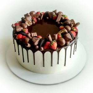 imfalji 66 300x300 - سفارش کیک تولد خامه ای شکلاتی توت فرنگی