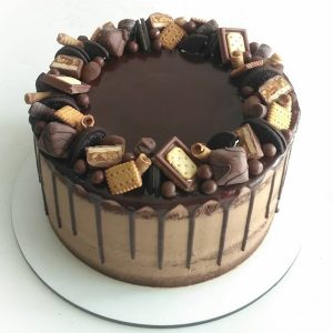 imfalji 70 300x300 - سفارش کیک تولد خامه شکلاتی