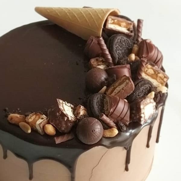imfalji 87 600x600 - سفارش کیک تولد تم شکلات کاکائویی