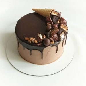 imfalji 88 300x300 - سفارش کیک تولد تم شکلات کاکائویی