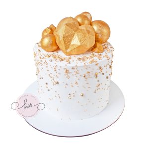 کیک تولد خامه ای تم قلب